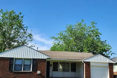 Image de 4 min to Expo/Fairgrounds/Waterpark and 5 min to Cherry St. Updated & Sleeps 8!