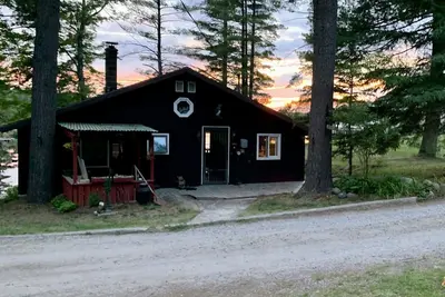 Image de Rustic 2-bedroom cabin on Boyd Pond