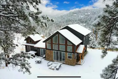 Image de Serene Mountain Luxury-King beds & private Hot tub