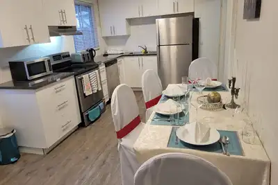 Image de Beautiful home in a  Neighbourhood close to West Edmonton Mall and Rogers Place