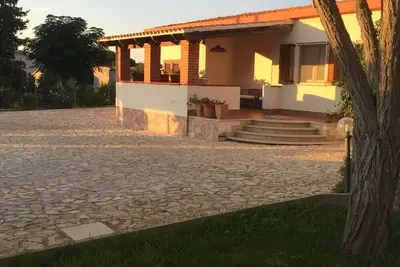 Image de Villa surrounded by greenery a few steps from the sea