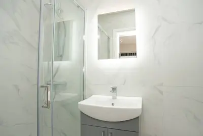 de Luxe-Central-Salle de bain et douche-Appartement-Vue ville