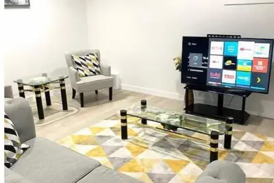 Image de Spacious and Cozy 2 bedrooms basement suite