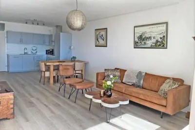 Image de Travl. is Expats Nl # Leeuwarden Artsy Base