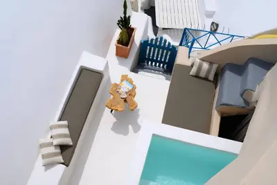 Image de Marvelous Santorini Villa | 2 Bedrooms | Villa Koga | Breathtaking Caldera View and Outdoor Hot Tub | Oia Aside
