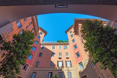 Image de Stilysh apartment in Rome close to cafes, restaurants, bus and metro.