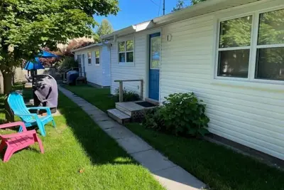 Laird Hideaways Unit 1 - Centrally located on a quiet laneway in Southampton
