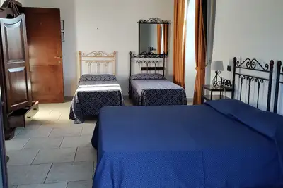Image de 3 Family room in country hotel with pool access and parking