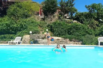 Image de Maison avec piscine à la campagne