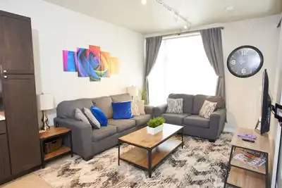 Image de Modern 1 Br, Free Parking, Fast Wi-Fi, W/D, Desk