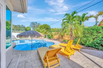 Image de Sunshine Bungalow: Heated Pool, Hottub, Game Room!