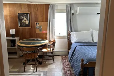 Image de 1 Bedroom Apartment in 1830s Historical Bingham Maine Building
