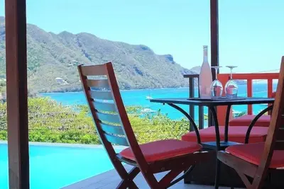 Image de 4 B/R Villa including Cottage, Overlooking Beach