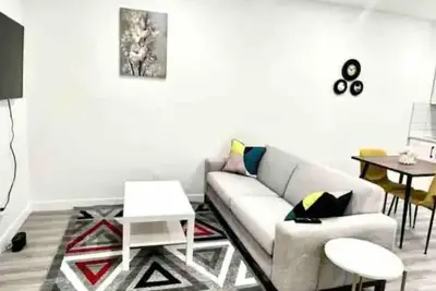 Image de 1 Br, walk-out basement with Ev charging