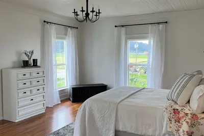 Image de Farmhouse in beautiful Ferndale. Big enough for the whole family!