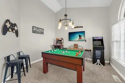 Image de Spacious & Fun Family Retreat ~ Game Room ~ Patio!