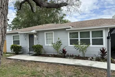 Image de Cozy cheerful 2 bedroom home minutes to the beach!