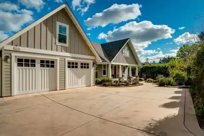 Image de Summer Rental! Escape the hustle and bustle- be close to the beach and redwoods!
