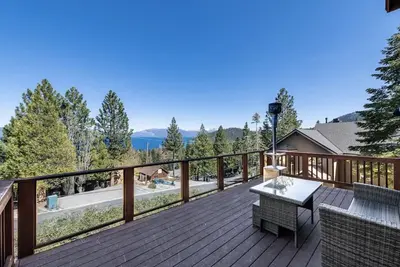 Image de Craftsman's Lakeview paradise in Lake Tahoe -- 4 Bedrooms Luxury Home