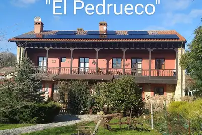 Image de Maison de vacances 'El Pedrueco Turismo Rural' avec vue sur la montagne, piscine partagée et Wi-Fi
