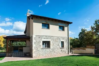 Image de Maison de vacances 'Los Robles 1' avec vue sur les montagnes, piscine partagée et Wi-Fi