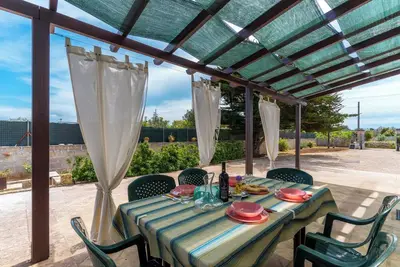 Image de Villa 'Mary Rose' avec terrasse privée, jardin privé et climatisation