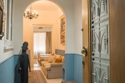 Image de Bright newly refurbished 1950s Downtown Gem - 5 mins to Egyptian Museum