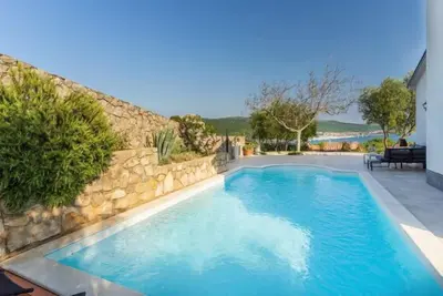 Image de Romantic 3-Bed Villa in Krk