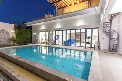 Image de Welcome To The Newly Built \"Menara\" Villa Bang Tao