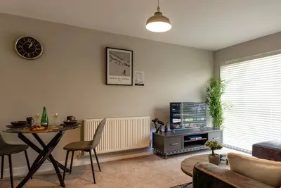 Image de 3-Bed Solihull Contractor Accommodation Parking Nec Bhx Jlr