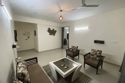 Image de Tranquility inside. City adventures outside. Discover both at { Apartment Name].