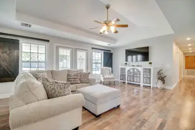 Image de 2 Mi to Grand Lake: Grove Home w/ Fenced-In Yard