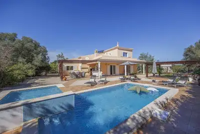 Image de Stunning Countryside Villa w Private Garden & Pool