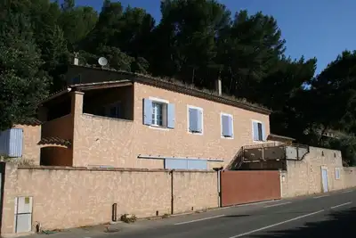 Image de Logement meublé climatisé avec Piscine - Au Bonheur
