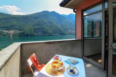 Image de Riflessi sul Lago Apt Laglio - Alba