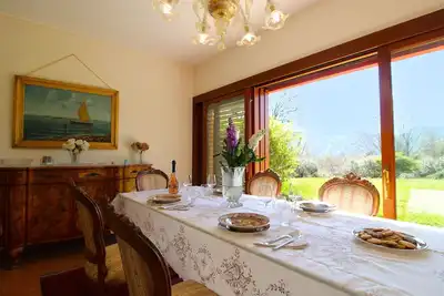 Image de Magnifique maison de vacances avec Wifi, bain à remous, piscine, Tv, patio, animaux admis, parking