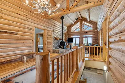 Sweathouse Creek  Lodge