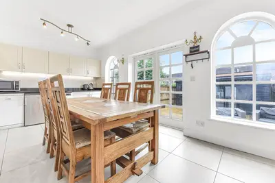 Image de Large 5 Bed London House with Courtyard