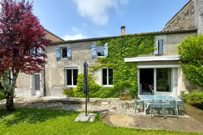 Image de Maison Charentaise - 12/14 Personnes - Plein cœur du Village