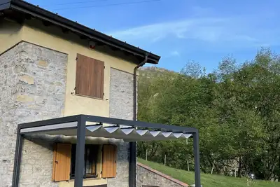 Image de The House Between the Lakes. \nA unique place between Lake Como and Lake Lugano.