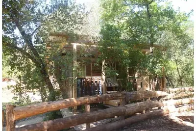 Image de Gîte Cabane Saloon en Ardèche