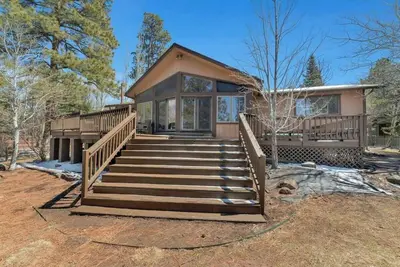 Image de Country Club Home with a Hot Tub