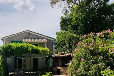 Image de Mazet et sa piscine  à la campagne Gardoise