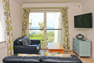 Image de Beachside apartment, two storeys with sea views