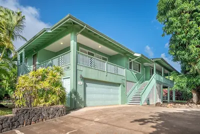 Image de New Listing 4 bedroom steps from Poipu beach Ac hottub