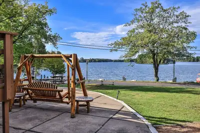 Image de Lakefront condo right downtown Minocqua, perfect couples retreat!