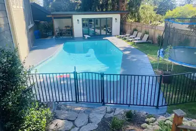 Image de Amazing large home close in Portland with pool and sauna!