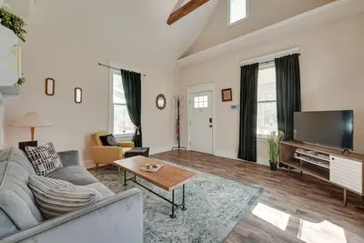 Image de Springfield Home < 1/2 Mi to Commercial Street!