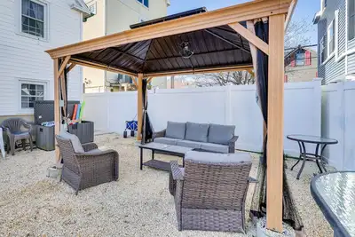 Image de Milford Vacation Rental ~ 1 Block to Beach!