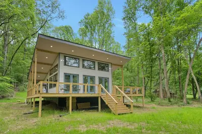 Image de Ellijay River Life- Luxury creek front 1/1+queen sleeper